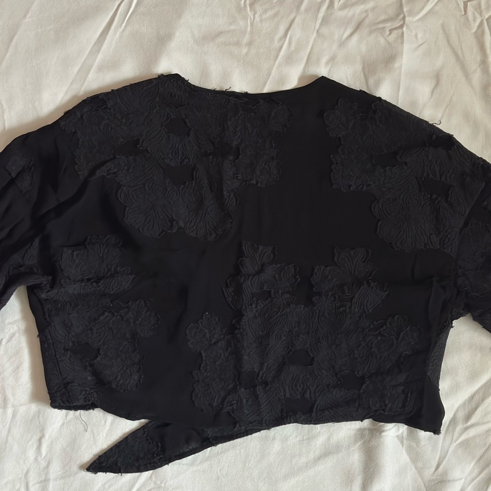 Wilfred “Raissa Blouse” with Floral Appliqué Details 🌸 - Picture 3 of 5